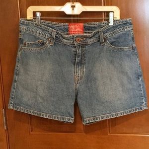 Levi’s signature shorts 5” inseam, size 14 good